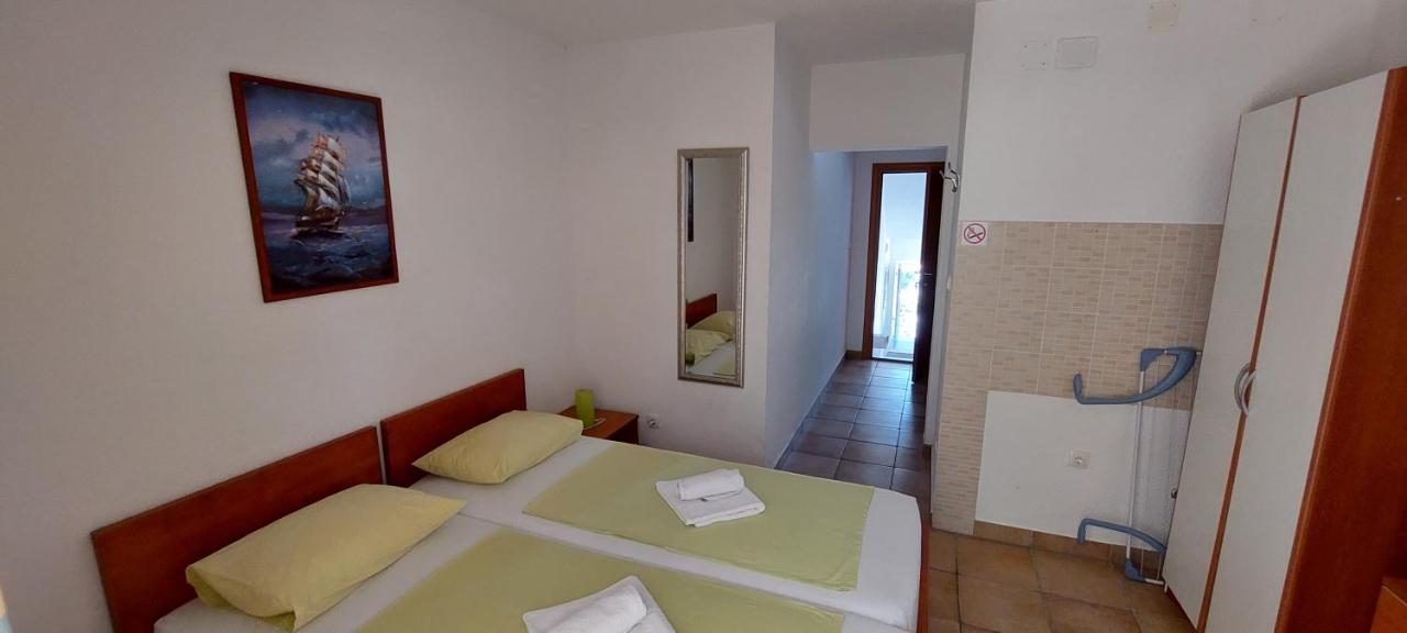 פודסטראנה Apartments And Rooms Stipe מראה חיצוני תמונה