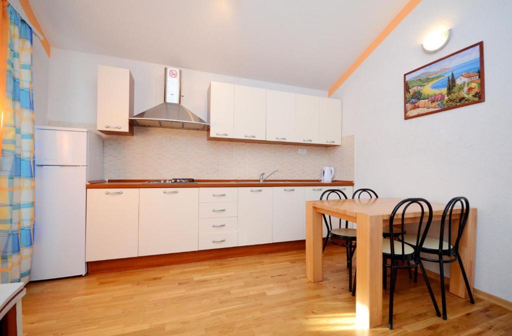 פודסטראנה Apartments And Rooms Stipe מראה חיצוני תמונה